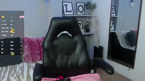 Snapshot of kendallwood_ chatting on 05/04/26, 09:00 Kendall online show from 05/04/26, 09:00
