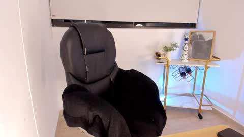 Snapshot of kendra_bennz_ chatting on 11/26/25, 11:06 kendra Benz online show from 11/26/25, 11:06
