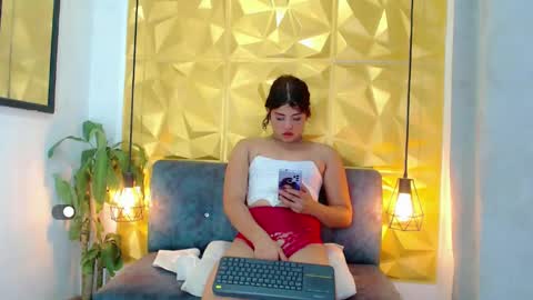 Snapshot of kendra_diaz chatting on 01/27/25, 06:52 K E N D R A online show from 01/27/25, 06:52