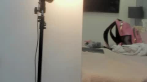 Snapshot of kendra_london chatting on 11/08/25, 11:10 Kendra London online show from 11/08/25, 11:10