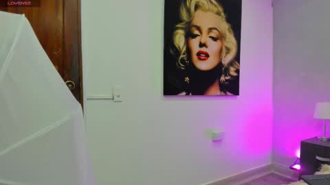 Snapshot of kendra_london chatting on 11/26/25, 11:11 Kendra London online show from 11/26/25, 11:11