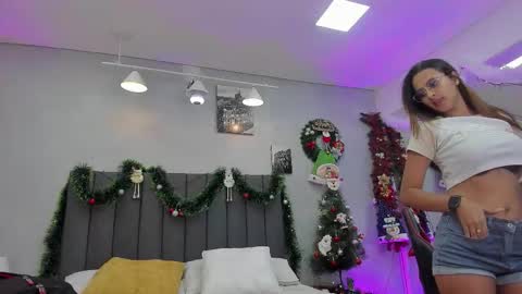 Snapshot of kendra_london chatting on 12/14/25, 11:15 Kendra London online show from 12/14/25, 11:15