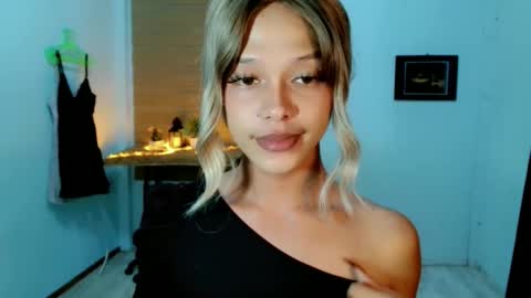 kendra_lunaxx online show from 05/17/26, 12:12