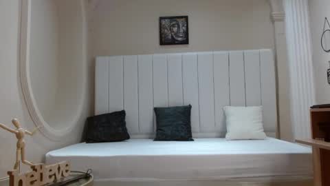 kendra_lux1 online show from 10/01/25, 01:17