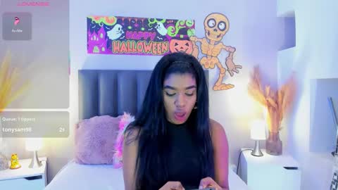 kendrachavez_ online show from 10/29/25, 09:27