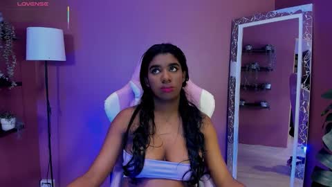 kendrachavez_ online show from 11/03/25, 10:42