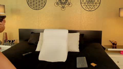 Snapshot of kendraleroy chatting on 12/29/24, 10:47 KENDRA online show from 12/29/24, 10:47