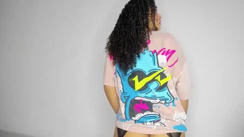 Kenia online show from 11/18/25, 10:25