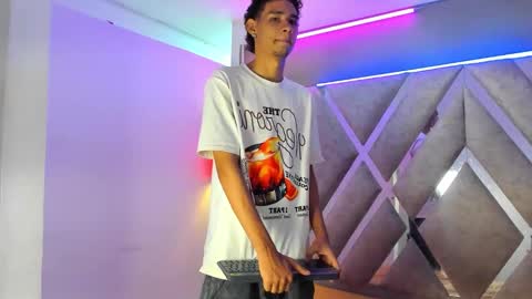 Snapshot of kenix_7 chatting on 11/07/25, 09:37 kenix online show from 11/07/25, 09:37