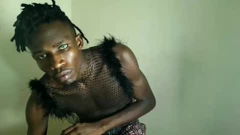 Kenia online show from 12/18/25, 04:24