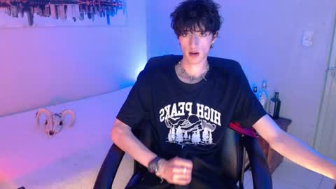 Snapshot of kenny__hot chatting on 01/27/25, 04:11 kenny online show from 01/27/25, 04:11