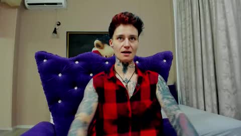 Snapshot of kennyvibe chatting on 02/17/26, 04:13 kennyvibe online show from 02/17/26, 04:13