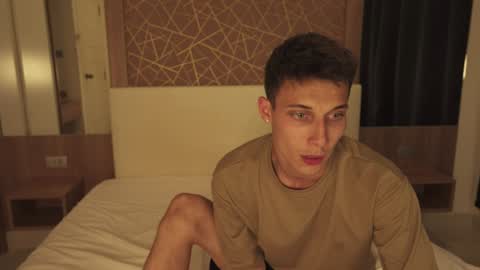 Snapshot of kenter_parker chatting on 12/19/24, 06:01 Peter online show from 12/19/24, 06:01