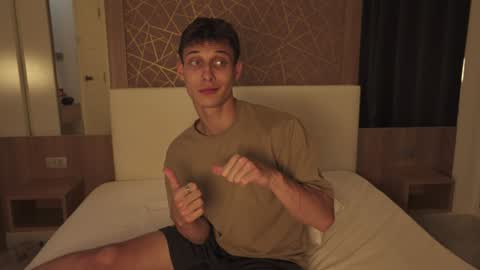 Snapshot of kenter_parker chatting on 12/22/24, 05:10 Peter online show from 12/22/24, 05:10