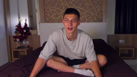 Snapshot of kenter_parker chatting on 01/04/25, 06:09 Peter online show from 01/04/25, 06:09