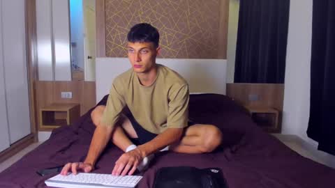 Snapshot of kenter_parker chatting on 02/09/25, 01:35 Peter online show from 02/09/25, 01:35