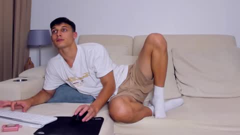 Snapshot of kenter_parker chatting on 02/19/25, 05:49 Peter online show from 02/19/25, 05:49