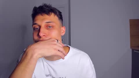 Snapshot of kenter_parker chatting on 10/26/25, 07:09 Peter online show from 10/26/25, 07:09