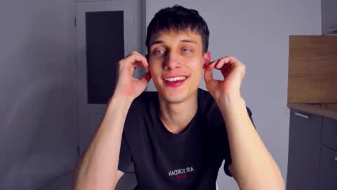 Snapshot of kenter_parker chatting on 11/29/25, 01:19 Peter online show from 11/29/25, 01:19