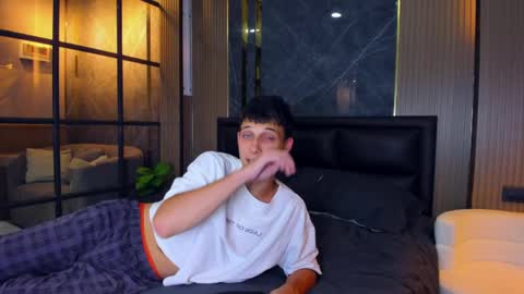 Snapshot of kenter_parker chatting on 03/31/26, 06:30 Peter online show from 03/31/26, 06:30