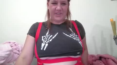 Snapshot of kenzbenz chatting on 10/29/25, 05:04 KenzBenz online show from 10/29/25, 05:04