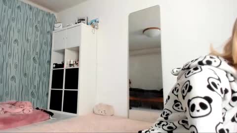 Kenzie online show from 01/19/25, 05:05