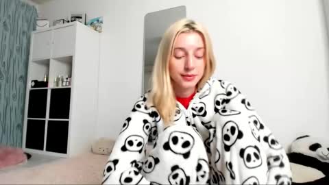 Kenzie online show from 02/22/25, 05:34