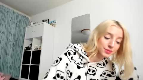 Kenzie online show from 10/19/25, 03:18