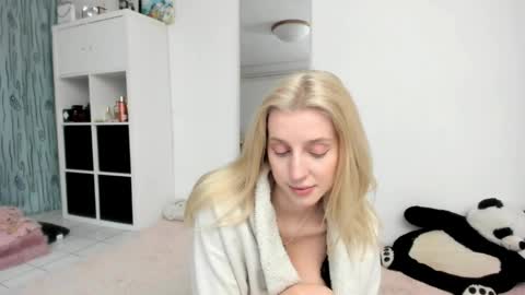 Kenzie online show from 05/18/26, 04:24