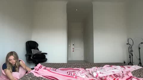 Snapshot of kenziesmithh chatting on 09/09/25, 03:11 kenziesmithh online show from 09/09/25, 03:11