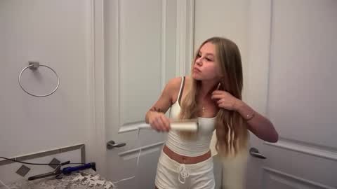 Snapshot of kenziesmithh chatting on 10/03/25, 09:23 kenziesmithh online show from 10/03/25, 09:23