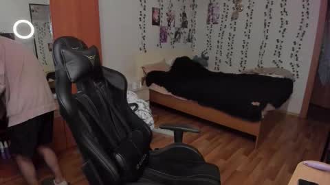 Looking for a moderator I PVT IS OPEN online show from 11/26/25, 11:11