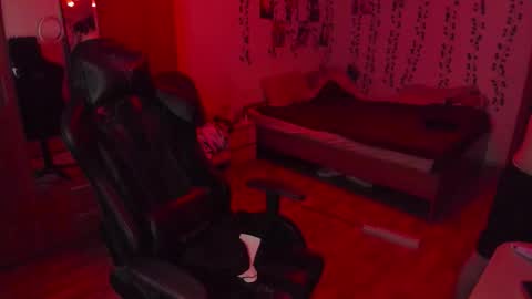 Looking for a moderator I PVT IS OPEN online show from 12/19/25, 11:06