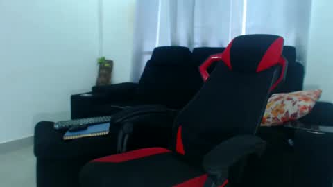 Snapshot of kerlinn2711 chatting on 01/17/25, 09:17 dany wolf002 online show from 01/17/25, 09:17