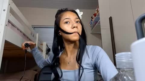 Snapshot of kerryinterrante chatting on 03/31/26, 01:55 kerryinterrante online show from 03/31/26, 01:55