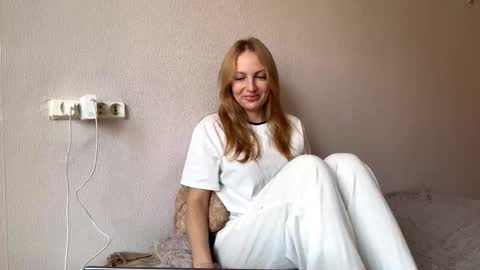 Elizabeth online show from 11/12/25, 01:39