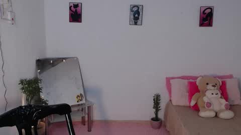 Snapshot of kesha_brooks chatting on 09/25/25, 04:11 Mia  online show from 09/25/25, 04:11