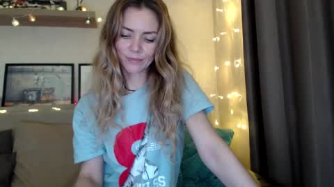 Snapshot of kessiecage chatting on 12/23/24, 02:13 kessiecage online show from 12/23/24, 02:13