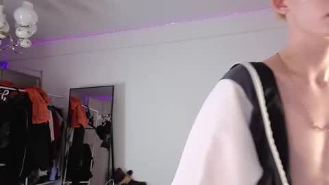 Snapshot of kessy_white chatting on 10/23/25, 11:57 Kessy online show from 10/23/25, 11:57