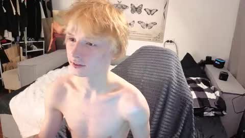 Snapshot of kessy_white chatting on 11/06/25, 07:04 Kessy online show from 11/06/25, 07:04