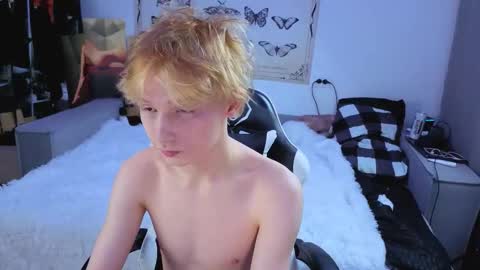 Snapshot of kessy_white chatting on 11/11/25, 07:58 Kessy online show from 11/11/25, 07:58