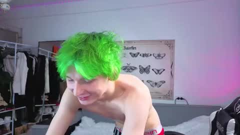 Snapshot of kessy_white chatting on 11/17/25, 09:42 Kessy online show from 11/17/25, 09:42