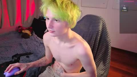 Snapshot of kessy_white chatting on 11/28/25, 06:43 Kessy online show from 11/28/25, 06:43