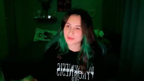 Snapshot of keti_moon chatting on 11/12/25, 05:35 Keti 3 online show from 11/12/25, 05:35