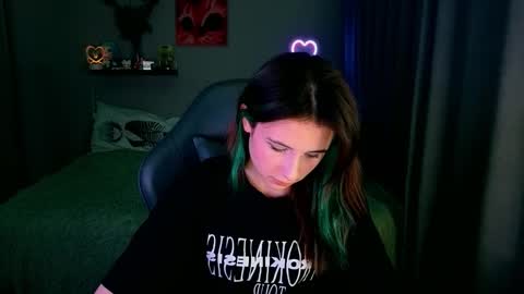 Snapshot of keti_moon chatting on 11/16/25, 05:07 Keti 3 online show from 11/16/25, 05:07