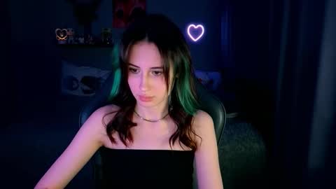 Snapshot of keti_moon chatting on 11/18/25, 05:39 Keti 3 online show from 11/18/25, 05:39