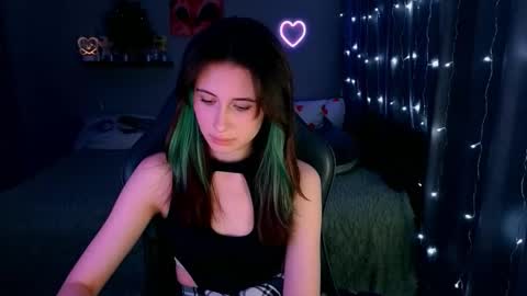 Snapshot of keti_moon chatting on 12/04/25, 06:16 Keti 3 online show from 12/04/25, 06:16