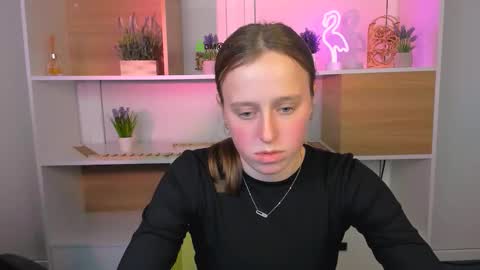 keuli_li online show from 12/22/25, 12:24