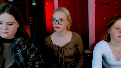 keuli_li online show from 02/23/26, 07:44