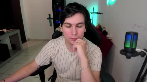 Snapshot of kevin873s chatting on 12/14/24, 12:22 Kevin online show from 12/14/24, 12:22